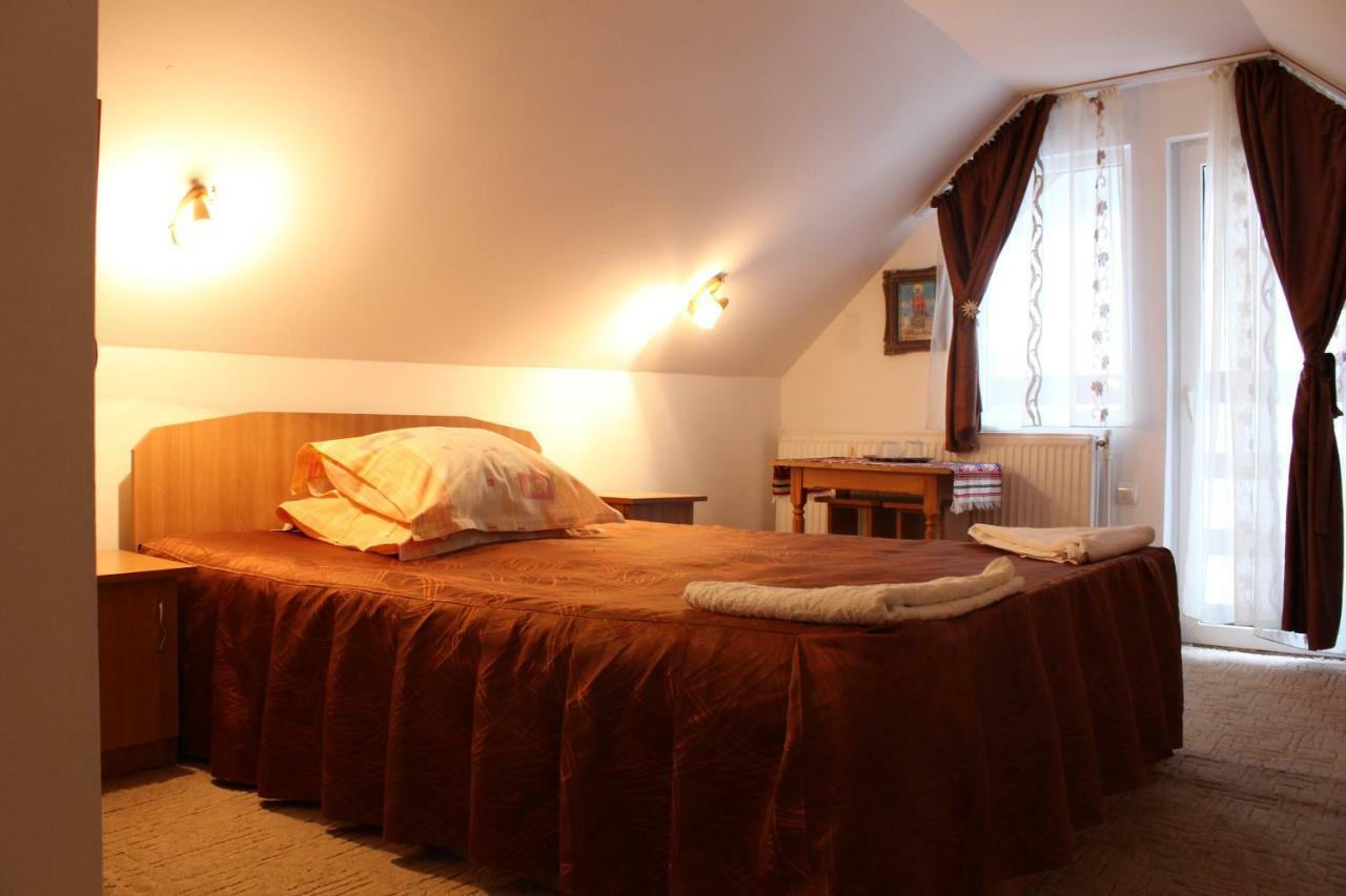 Casuta De Langa Padure Hotel Moeciu De Sus Bagian luar foto