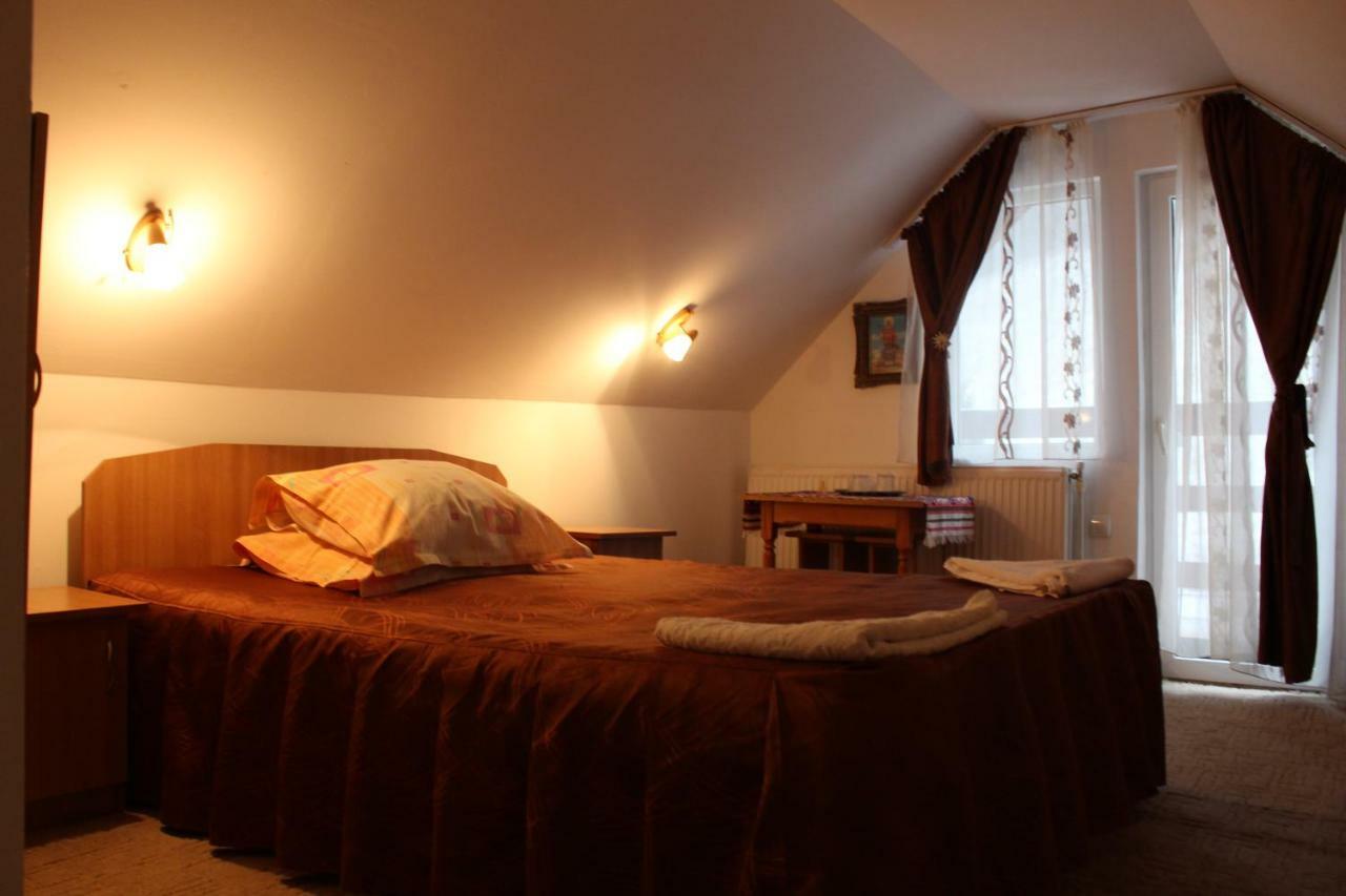 Casuta De Langa Padure Hotel Moeciu De Sus Bagian luar foto